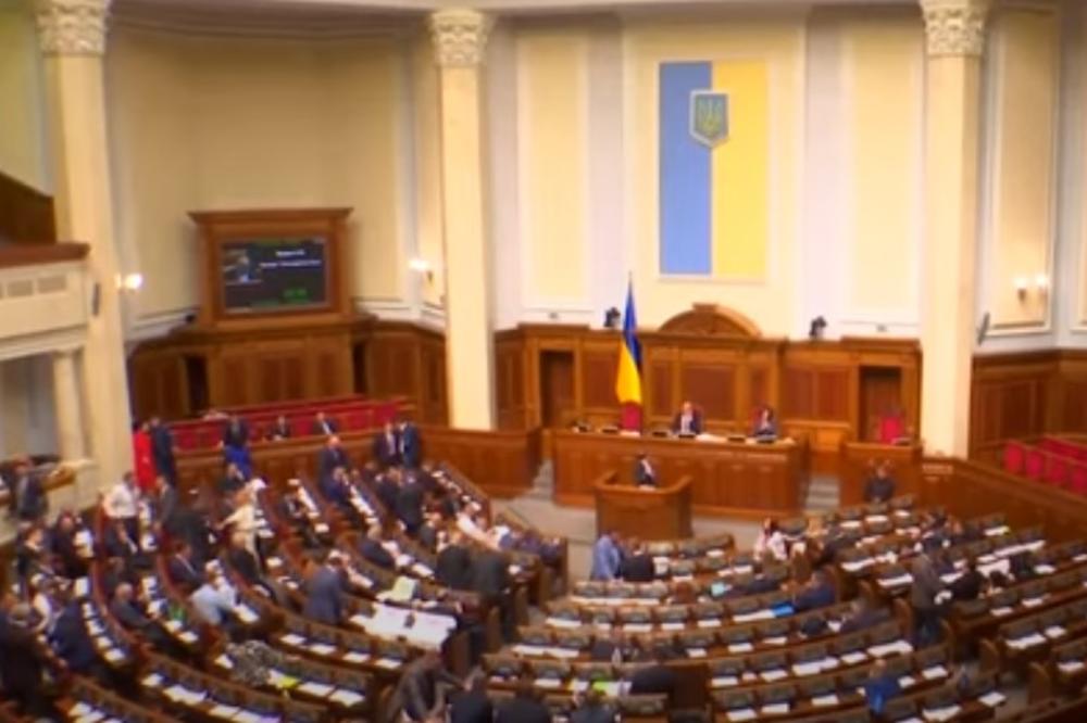 POSLANIK PRONAĐEN MRTAV U TOALETU KANCELARIJE: Šok ubistvo kakvo se ne pamti!