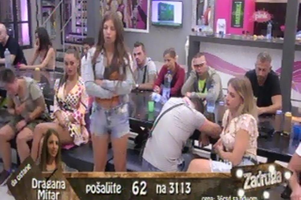 HIT NA FEJSU! Šta Brendon radi u toku emisije? (FOTO)