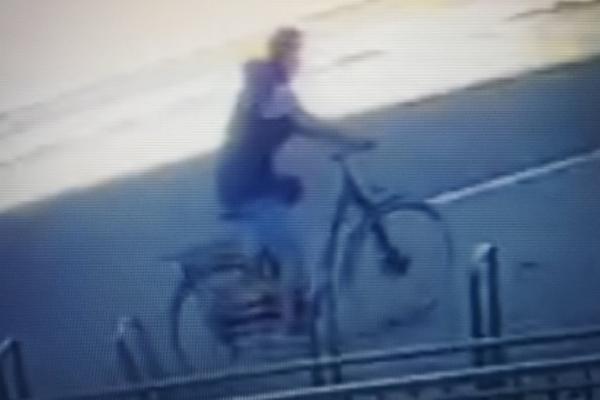 NADAM SE DA ĆE POLICIJA NAĆI TU PI*DU PRE MENE: Novosađanki ukrali bicikl, uzima pravdu u svoje ruke! ON SE TRAŽI