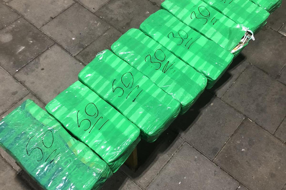 SRPSKA POLICIJA JE ZAUSTAVILA TURČINA U KAMIONU: U šupljine je naređao zelene paketiće, OVO JE ZA NEVERICU (FOTO)