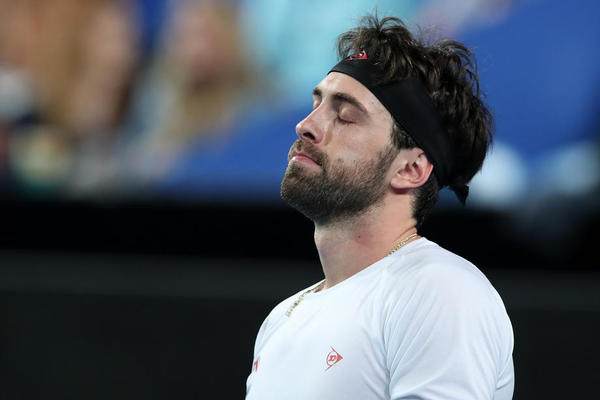 UHAPŠEN POZNATI TENISER: Pretukao ženu pred detetom!