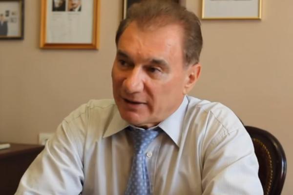 DOKTOR VLADIMIR KOG JE ODLIKOVAO PUTIN TVRDI: Živećemo 40 godina duže i LEKOVI ZA TO SE UVELIKO PRODAJU!