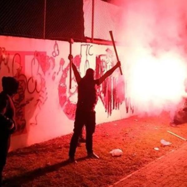 DVE STOTINE GROBARA UPALO U LEGLO DELIJA: Zastrašujuće scene u Beogradu, uništili su sve pred sobom!