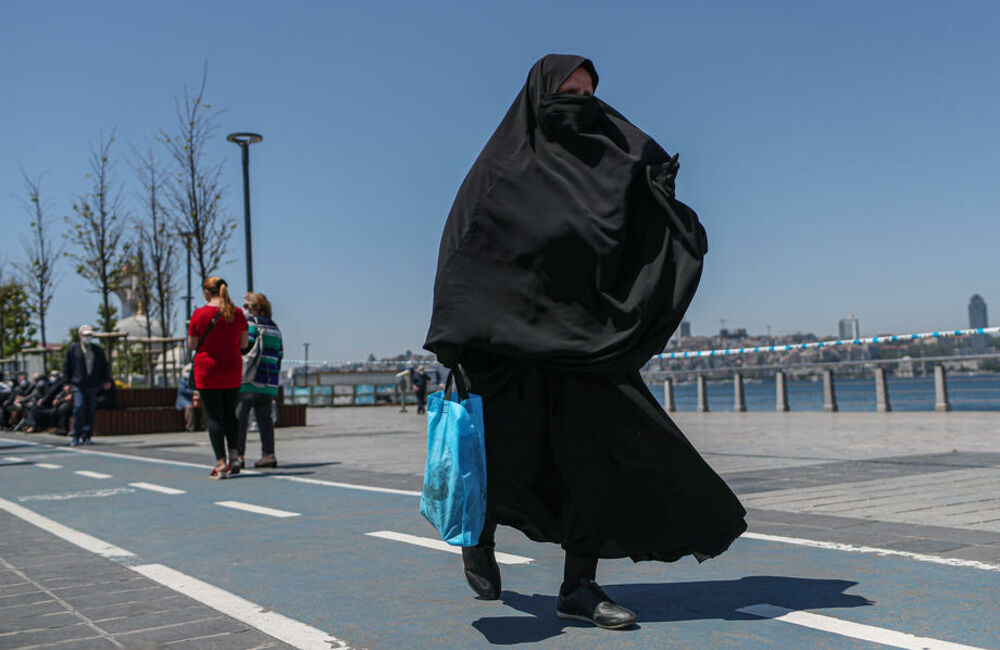 Bosna i Hercegovina, Bosanke, Biznismeni, Arapi, Brakovi, Šerijat, Poligamija