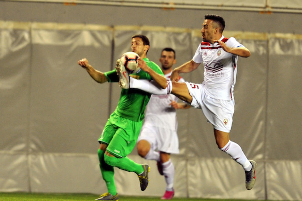 SRPSKI KLUB ZABRANIO IGRAČIMA DA JEDU SVINJETINU: Potez trenera koji se neće svideti mnogim fudbalerima!