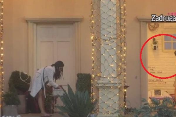 MARKO NE SKIDA POGLED SA JELENE PEŠIĆ! Ona postavila za spavanje njihovu posteljinu!