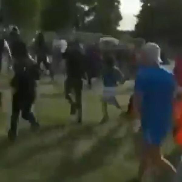SKANDAL KOLOSALNIH RAZMERA: Usred korone odigrali utakmicu, stotine navijača uletelo na teren!