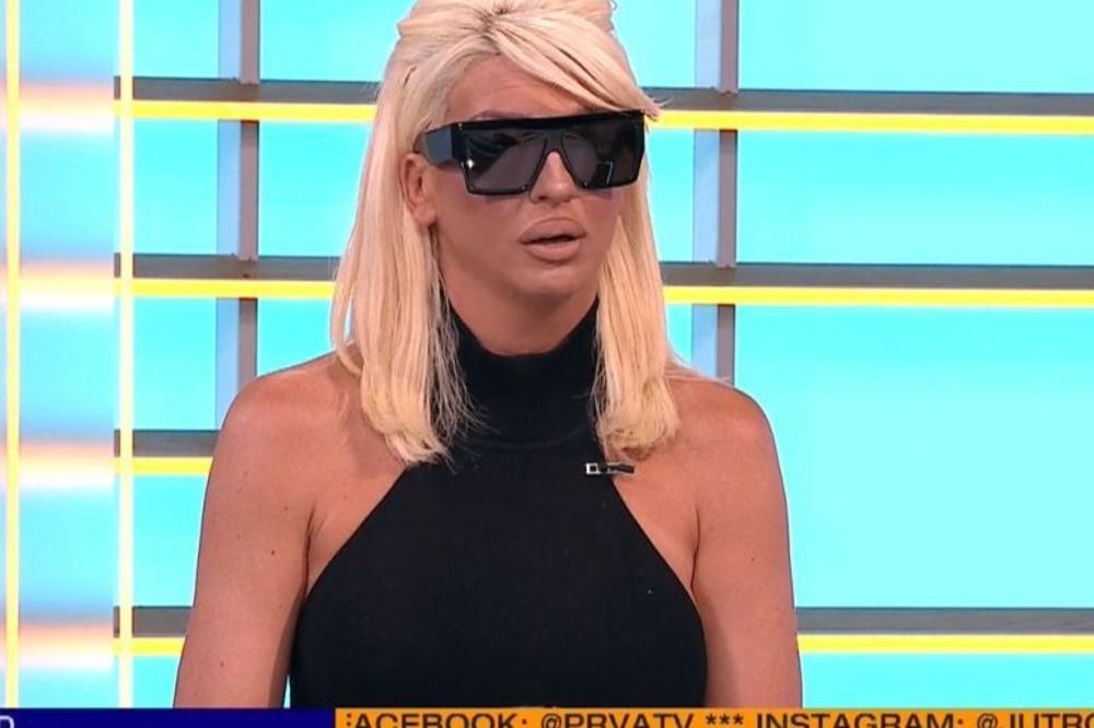 CELULIT KIPTI NA SVE STRANE, KARLEUŠA OBJAVILA SLIKU BEZ FOTOŠOPA: Morate pogledati kakva je ispala, au, neverica