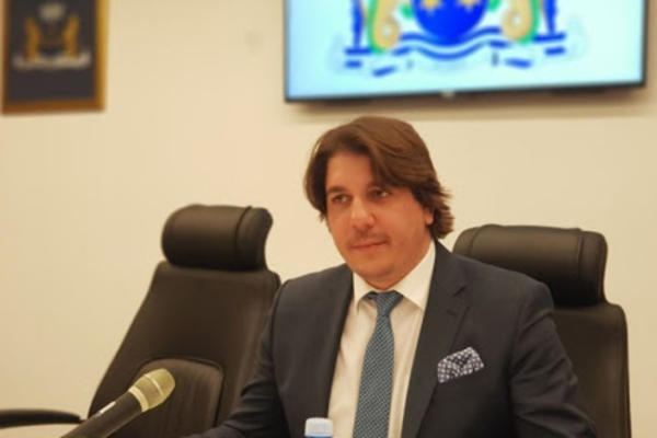 DRAMA U BUDVI: Probijen rok, ni predsednik opštine nije smenjen