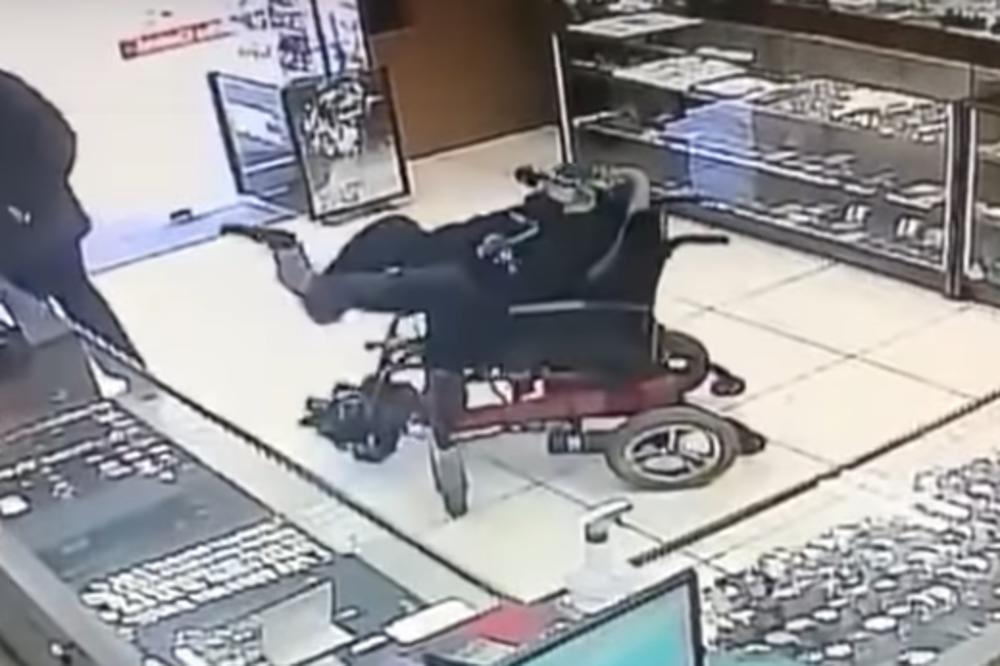SVI SU GLEDALI U ČOVEKA U KOLICIMA: Ono što je uradio ŠOKIRALO je sve! (VIDEO)