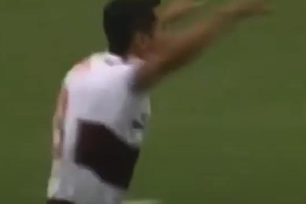 NOVA TRAGEDIJA: Umro poznati argentinski fudbaler, Južna Amerika zavijena u crno!