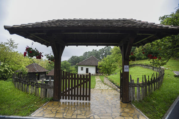 MANJE SU POPULARNE, ALI UŽIVANJE JE ZAGARANTOVANO: Ako ne volite GUŽVE, ove SRPSKE BANJE su idealne za odmor (FOTO)