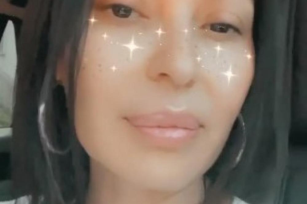 CECA SE RASPLAKALA UŽIVO U EMISIJI, PRELEPE VESTI OBJAVLJENE! Zaprošena pred kamerama, a beba je na putu! (FOTO)