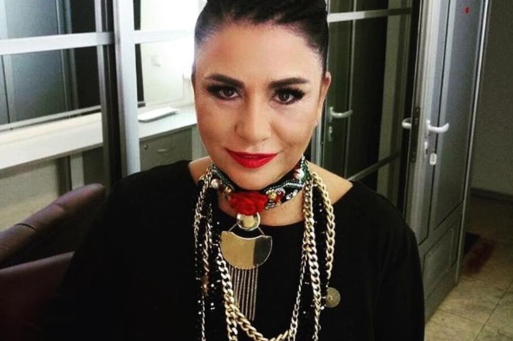 GODINE SU UČINILE SVOJE, ALKA VUICA SE POJAVILA STARIJA I BEZ ŠMINKE! Svi se zapitali DA LI JE TO ONA ZAISTA?