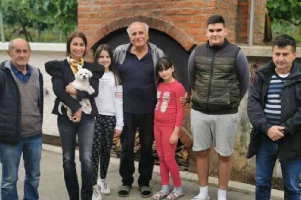 SUZANA PERIĆ OBIŠLA PORODICU IZ KORDUNA, PA PORUČILA: Nastavićemo da radimo na poboljšanju položaja izbeglih