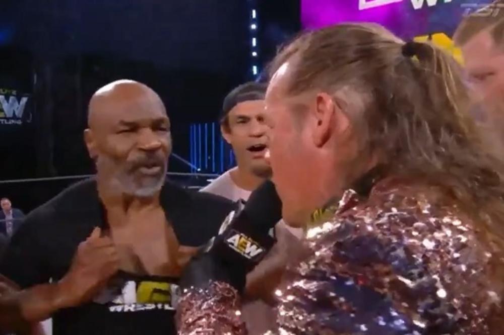 TAJSON SE VRATIO U RING, PA PROPISNO IZBLAMIRAO: Nije ga savladao protivnik - već sopstvena majica!