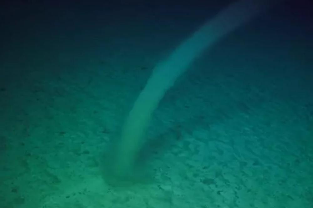 PODVODNA EKSPEDICIJA SNIMILA ČUDNU POJAVU U DUBINAMA: Ovo je objašnjenje neobičnog oblika! (VIDEO)