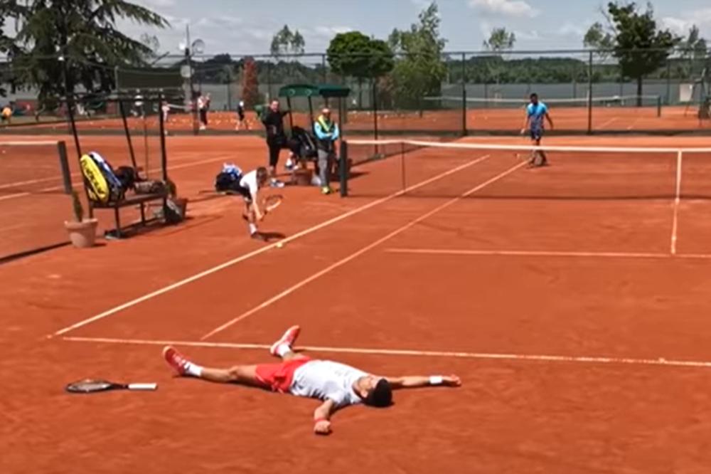 ĐOKOVIĆ PAO NA ŠLJAKU KAO U PARIZU: Nole i Troicki odigrali meč i zasmejali celu Srbiju!