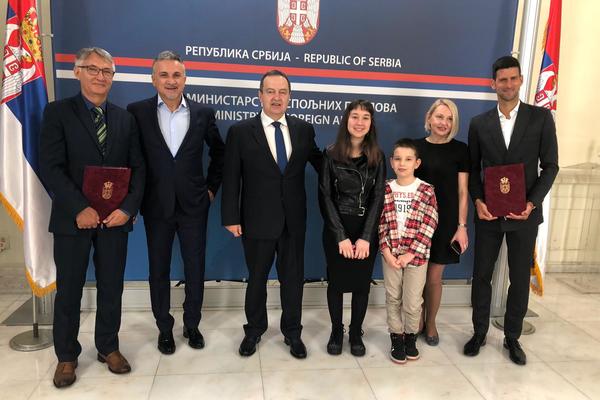 DAČIĆ URUČIO NOVAKU ĐOKOVIĆU NAGRADU za izuzetan doprinos promociji Srbije u svetu