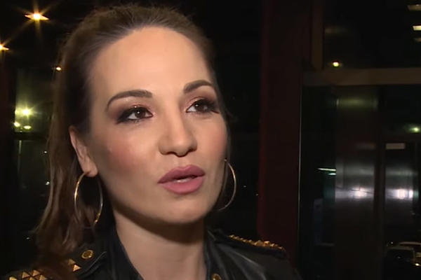 BILO JE TO DAVNO, ALI ONO ŠTO JE POKOJNI MANDA UČINIO ZA JELENU TOMAŠEVIĆ, ONA NIKAD NEĆE ZABORAVITI! Pomogao joj!