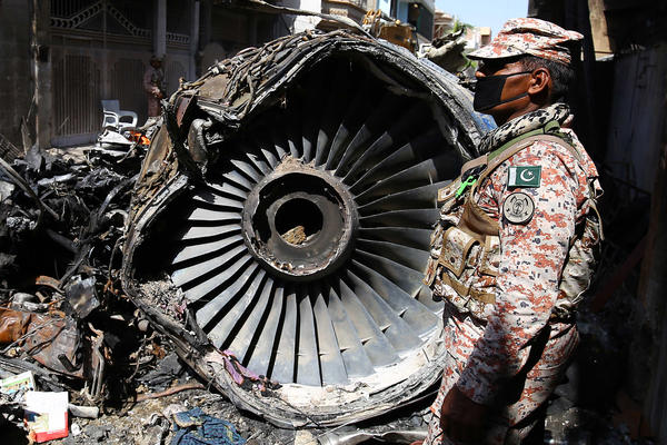 OTKRIVENO ZAŠTO SE SRUŠIO AVION U PAKISTANU: Pilot je uradio nešto jezivo!