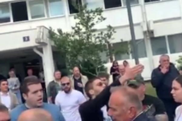NA CRNOGORSKOJ SEDNICI IZBIO HAOS, ISPLIVAO ŠOK VIDEO: Pljuštale psovke, a onda se desio i fizički kontakt (VIDEO)