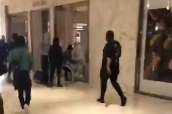 POGLEDAJTE KAKO BRAĆA LOME SVE ŽIVO I PLJAČKAJU: Novi video sa PROTESTA koji su zapalili AMERIKU! (VIDEO)