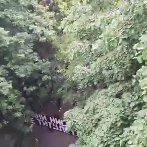 GROBARI SE SKUPILI ISPRED STADIONA U HUMSKOJ: Na njihovom nišanu našli se Zvezda i njeni navijači!