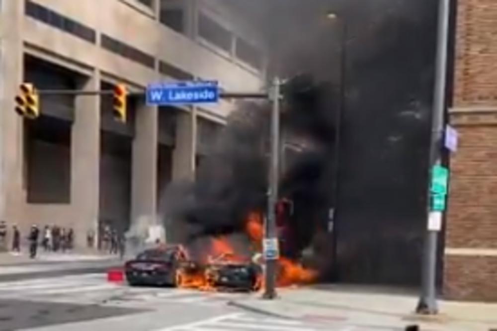 POTPUNI HAOS NA ULICAMA AMERIKE: Gorela policijska vozila, polupana stakla tužilaštva u Klivlendu!