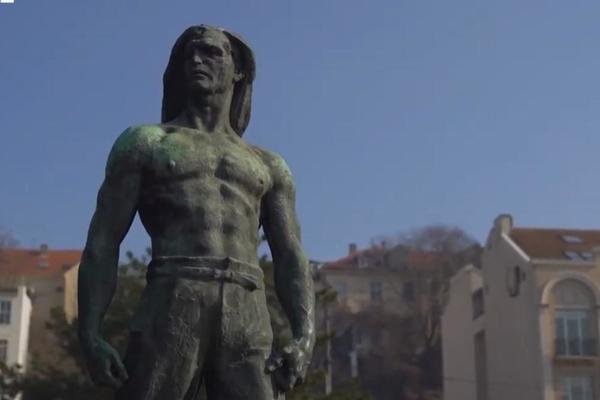 OKO OVOG SPOMENIKA U BEOGRADU DIGLA SE VELIKA BUKA: Sada je isplivala PRAVA ISTINA (VIDEO)