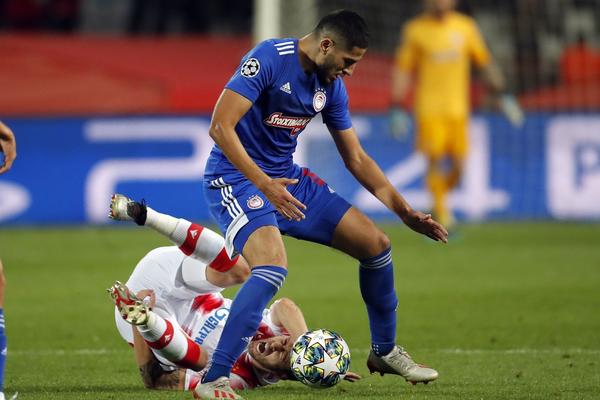 UŽASNE VESTI: Poznati fudbaler doživeo stravičnu nesreću! Možda mu amputiraju ruku!