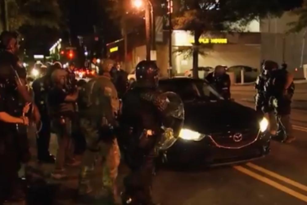 GORE VATRE OKO BELE KUĆE: Potpuni haos u Americi, stotine hiljada na ulicama, hiljade uhapšenih, ranjeno dete (12)!