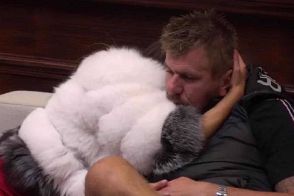 ODE BRAK U NEPOVRAT! Maja i Janjuš završili zajedno u krevetu, skinula haljinu ispod koje nije imala donji veš