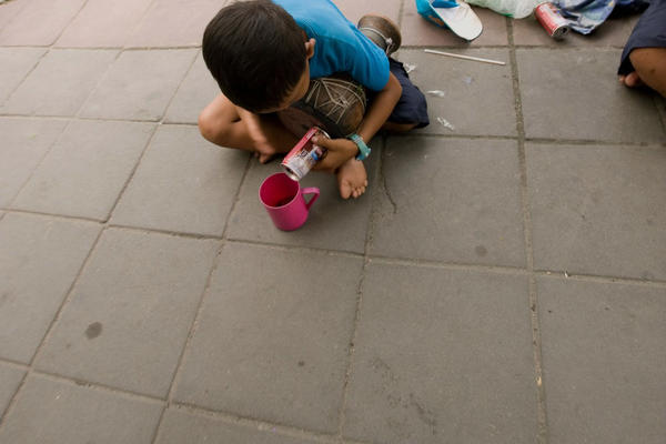 ZNATE LI KOLIKO GODINA IMA NAJMLAĐI PROSJAK U BEOGRADU? U Srbiji se deca sve više zlupotrebljavaju ZA MILOSTINJU!