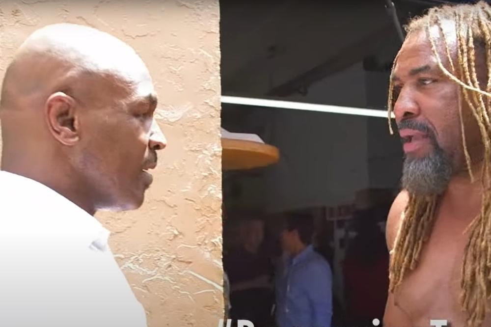 ON JE NAJLUĐI ČOVEK U BOKSU, NIKOGA SE NE PLAŠI I NA SVE URLA: A onda je susreo Majka Tajsona! (VIDEO)