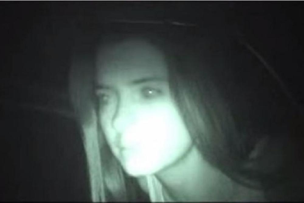 MLADA DEVOJKA JE STOPIRALA USRED NOĆI: Rešili su da je povezu, ono što su uskoro saznali ih je PRESTRAVILO (VIDEO)