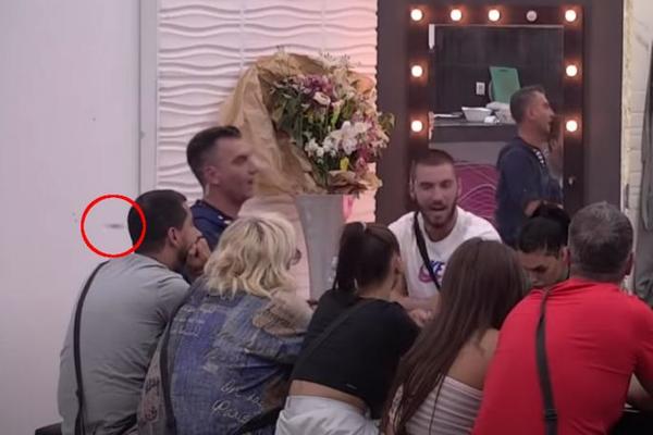 NEVIĐEN OKRŠAJ MENSURA SA MILANOM MILOŠEVIĆEM, ZAMALO DA MU IZBIJE OKO: Odmah izađi napolje, bićeš kažnjen!