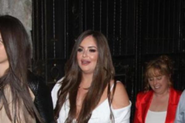 STIGLI I RODIĆI NA SLAVLJE VEKA! Došli svi, evo kako izgledaju i šta su obukli! (VIDEO)