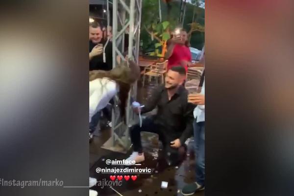 JOŠ SLAVLJA NA ESTRADI! Đanijev sin zaprosio trudnu devojku!