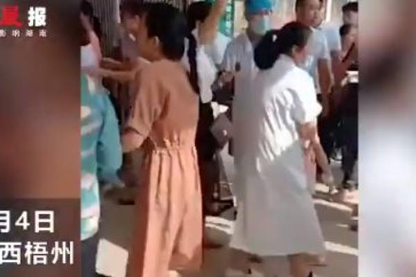 HOROR U ŠKOLI, MANIJAK NOŽEM ISEKAO 37 DECE I DVOJE NASTAVNIKA! Snimljene su jezive scene (VIDEO)