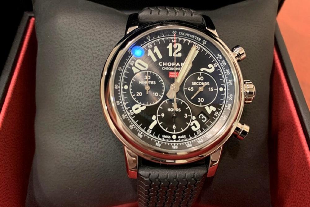 NI MANJE NI VIŠE NEGO ČOPARD OD 5.000 EVRA: Na beogradskom aerodromu zaplenjen skupoceni sat pilota