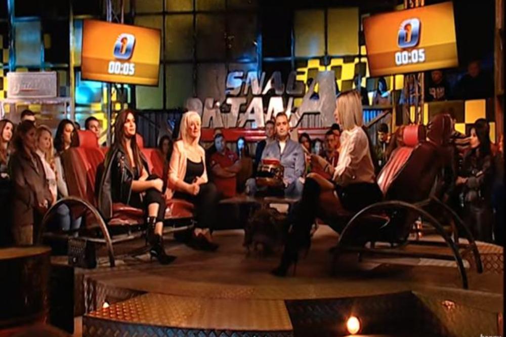 PEVAČICE SE OBRUKALE U PROGRAMU UŽIVO, PUBLIKA PRASNULA U SMEH: Vole Ferari, ali u saobraćaju se BLAMIRAJU