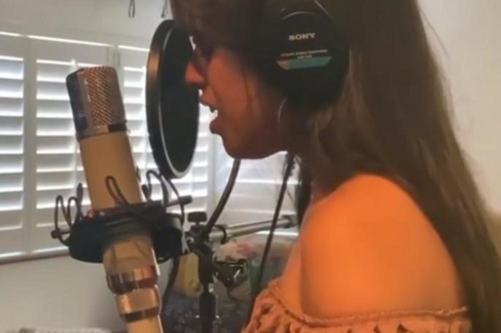 SLAVNA PEVAČICA ISKRENO O BOLESTI SA KOJOM SE MUČI! Oduzela mi je život!