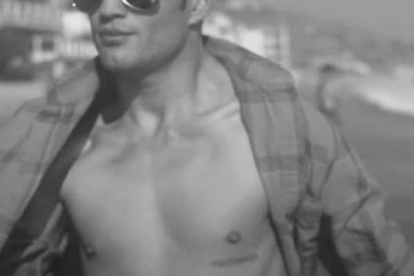 SLAVNI PEVAČ PREMINIO U 34. GODINI OD KORONAVURSA! On je dokaz da bolest i dalje hara!