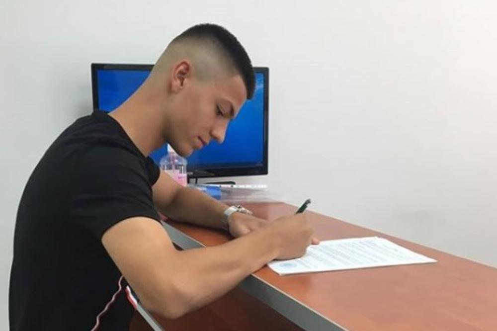 ZVEZDA POTPISALA KRILNOG NAPADAČA: Nikolašević stavio paraf na ugovor sa crveno-belima!