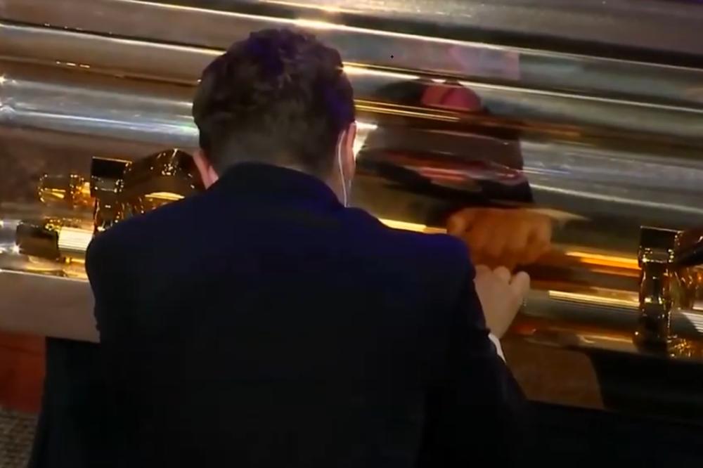 NAJEMOTIVNIJI TRENUTAK SA KOMEMORACIJE FLOJDA: Svi pričaju o onome što je uradio gradonačelnik! (VIDEO)