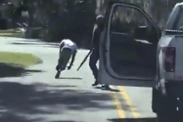 UBILI CRNCA KOJI JE DŽOGIRAO, pa ga vređali dok je ležao i UMIRAO! (VIDEO)