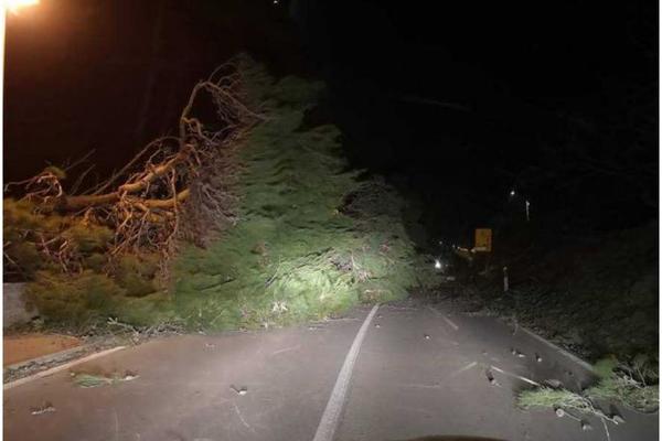 U DALMACIJI SE DESILO EKSTREMNO NEVREME: Bujice napravile HOROR, ne znaju šta ih je snašlo! (FOTO)