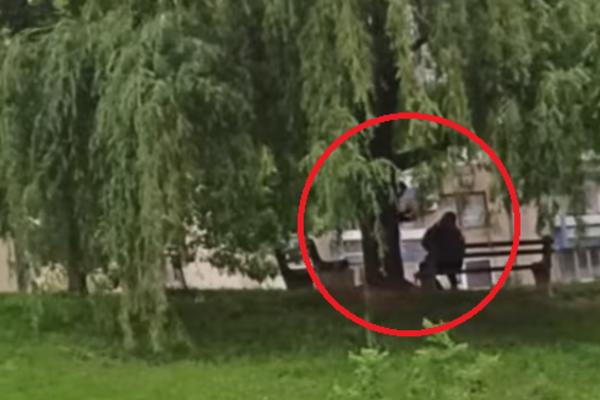 MRTVI PIJANI MIGRANTI SE SVAĐALI NA ULICI: Zabrinuti građanin sve snimio (VIDEO)