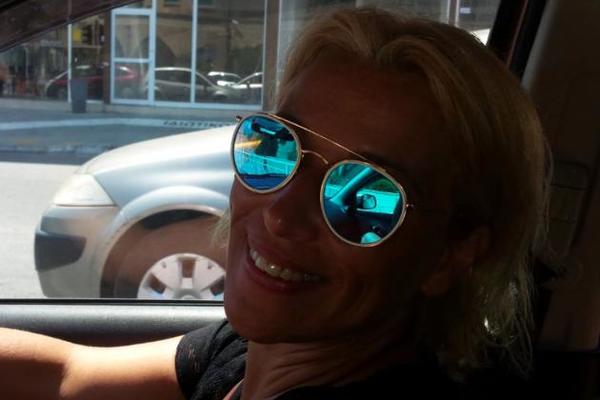 BILA JE OMILJENA SRPSKA VODITELJKA, A ONDA SE ODREKLA KARIJERE: Danas je udata za manekena i još uvek je lepotica